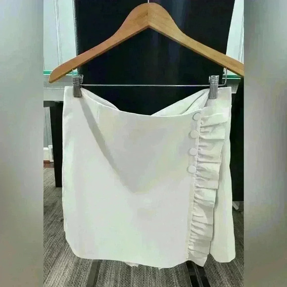 TORY BURCH TECH TWILL GOLF SKORT SIZE LARGE - Picture 3 of 8